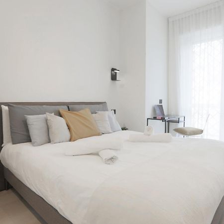 New Modern Flat 10 Minutes Walk From Central Station Милан Экстерьер фото