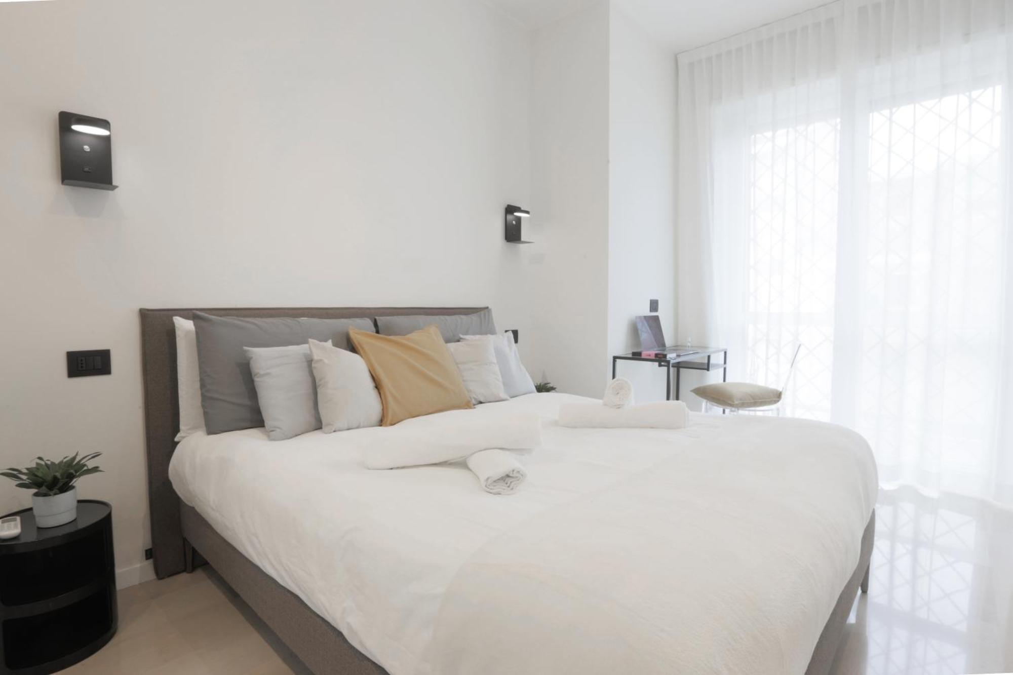 New Modern Flat 10 Minutes Walk From Central Station Милан Экстерьер фото