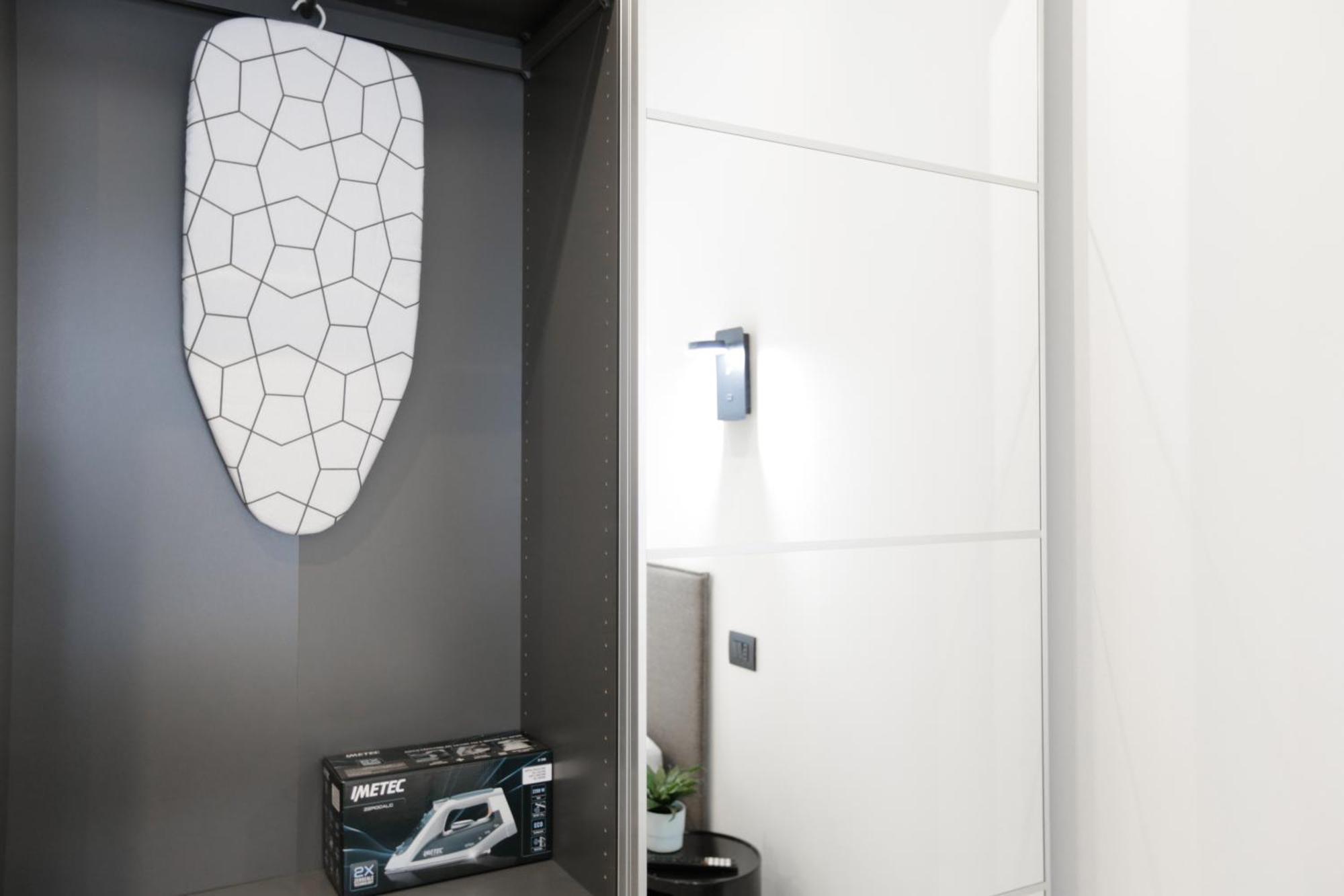 New Modern Flat 10 Minutes Walk From Central Station Милан Экстерьер фото