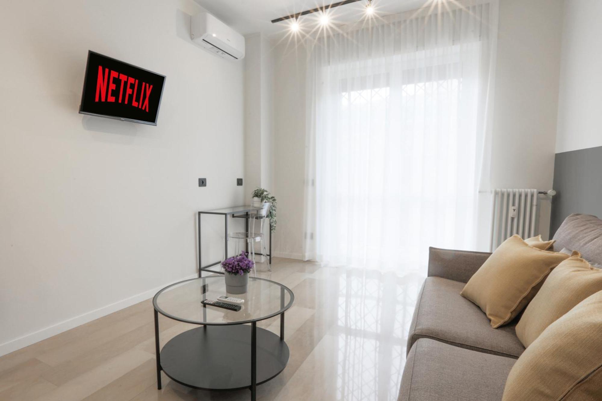 New Modern Flat 10 Minutes Walk From Central Station Милан Экстерьер фото